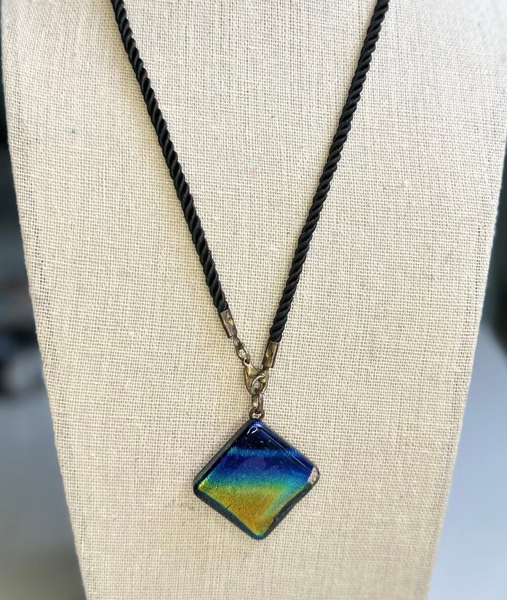 Gradient Pendant Necklace